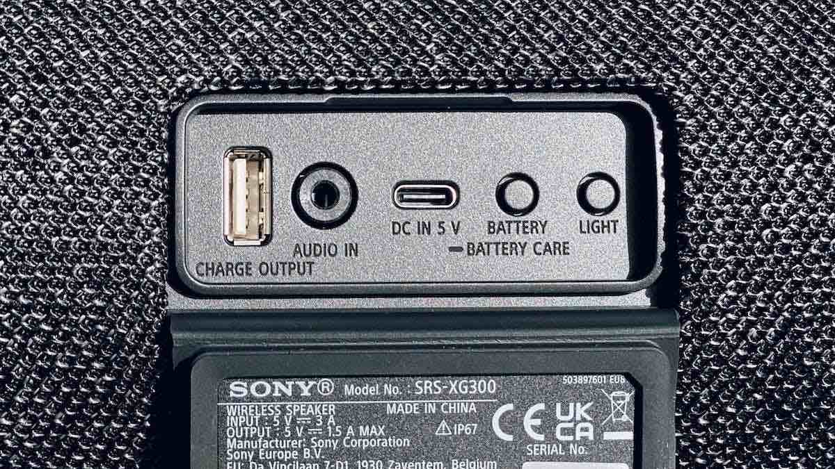 Connector panel of the Sony SRS-XG300