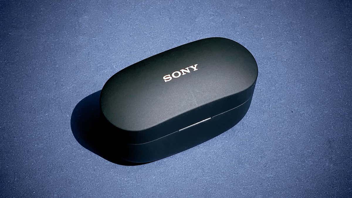 Review: Sony WF-1000XM4 charging case