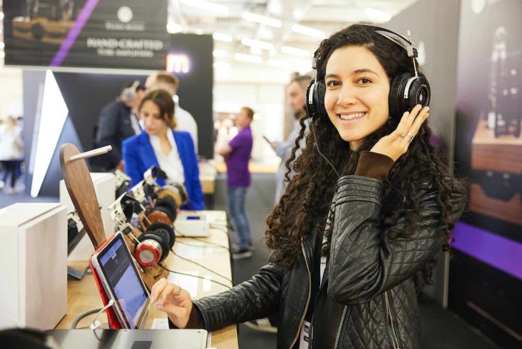 WORLD OF HEADPHONES Will Be Part of the FINEST AUDIO SHOW – A scene from the audience at one of these trade shows