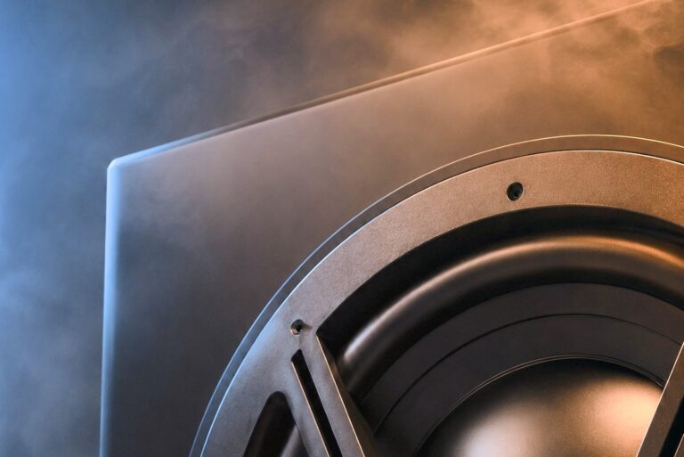 Velodyne Acoustics 1824 Announced: 350-Kilo Subwoofer with 7-Hertz Low-Frequency Response Velodyne 1824 – 24-inch Subwoofer