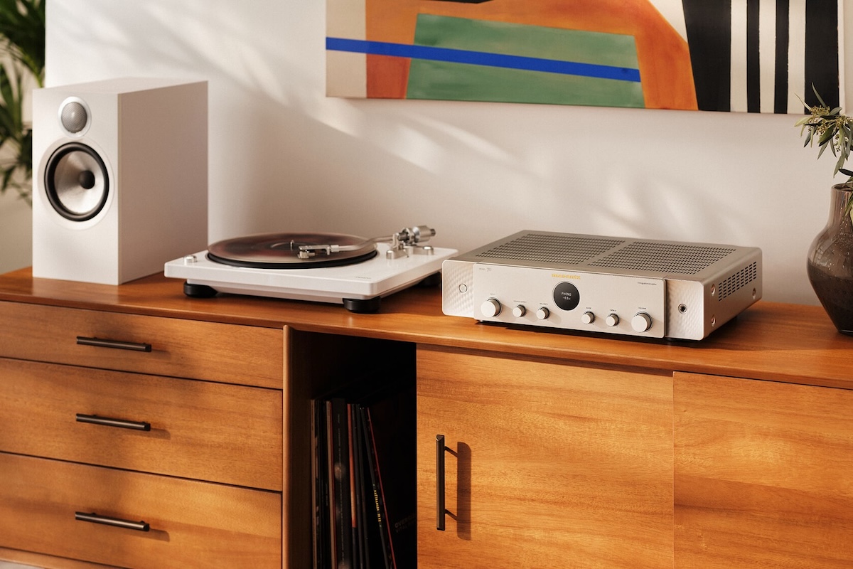 Marantz MODEL 70 Integrated Amplifier and CD 70 CD Player.