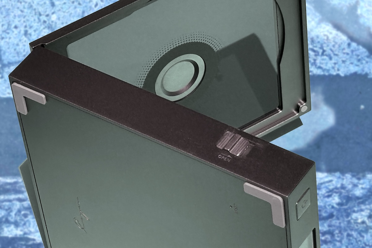 Cayin CP6 Review – Side View with the Open Button