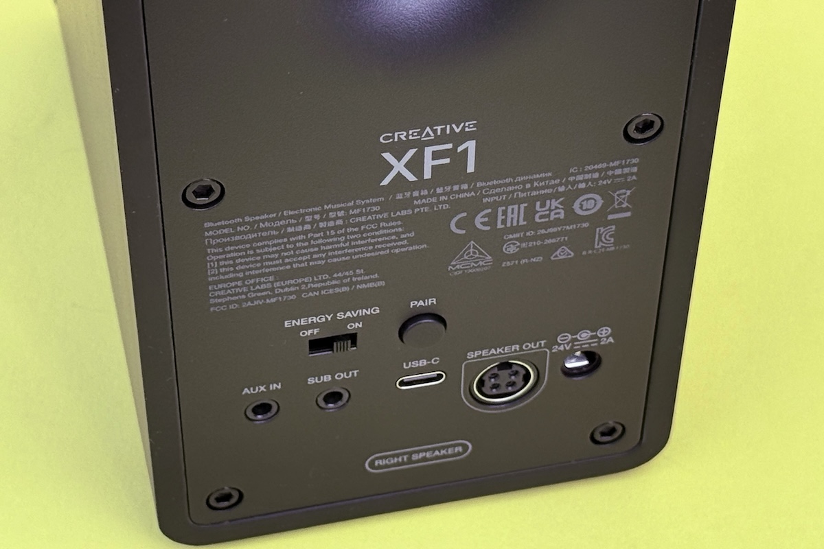 Creative XF1 – Connection Panel