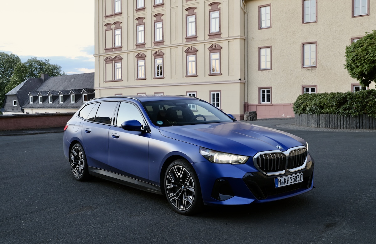 BMW 550e xDrive Touring with Harman Kardon Review