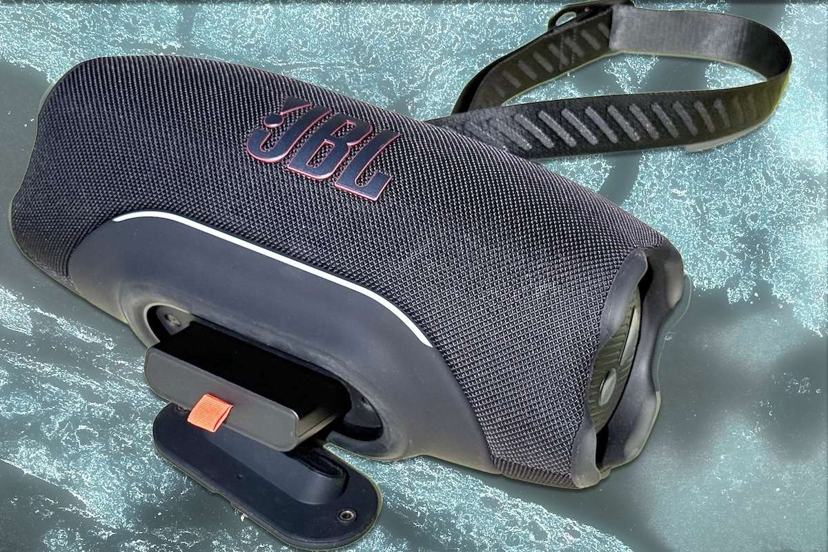 JBL Xtreme 5 Review with the Battery Removed