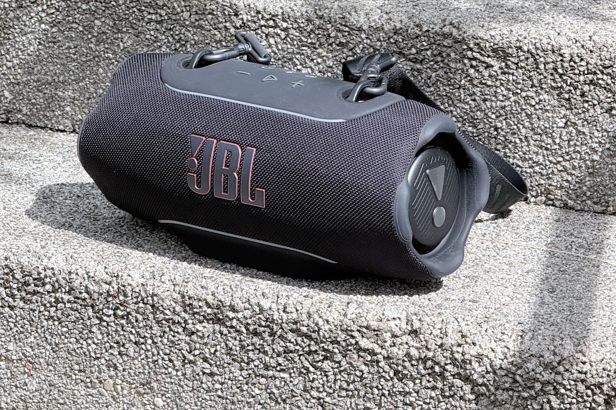 JBL Xtreme 5 Put to the Test on a Staircase (® Stefan Schickedanz)