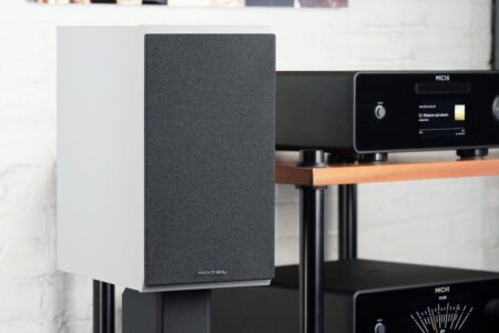 Rotel Amora 5: A Traditional Brand Returns to Speaker Manufacturing Rotel Amora 5
