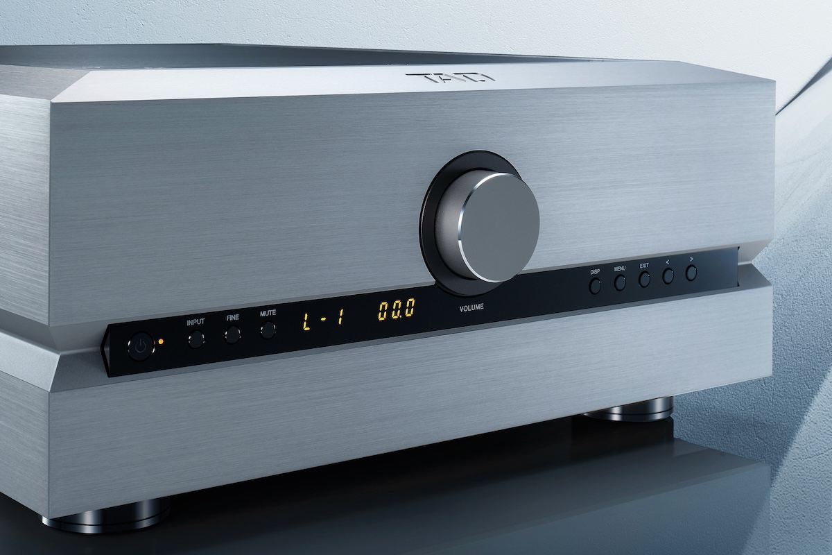 TAD-A1000D: Integrated amplifier with DAC and 250 watts per channel TAD-A1000D in Silver