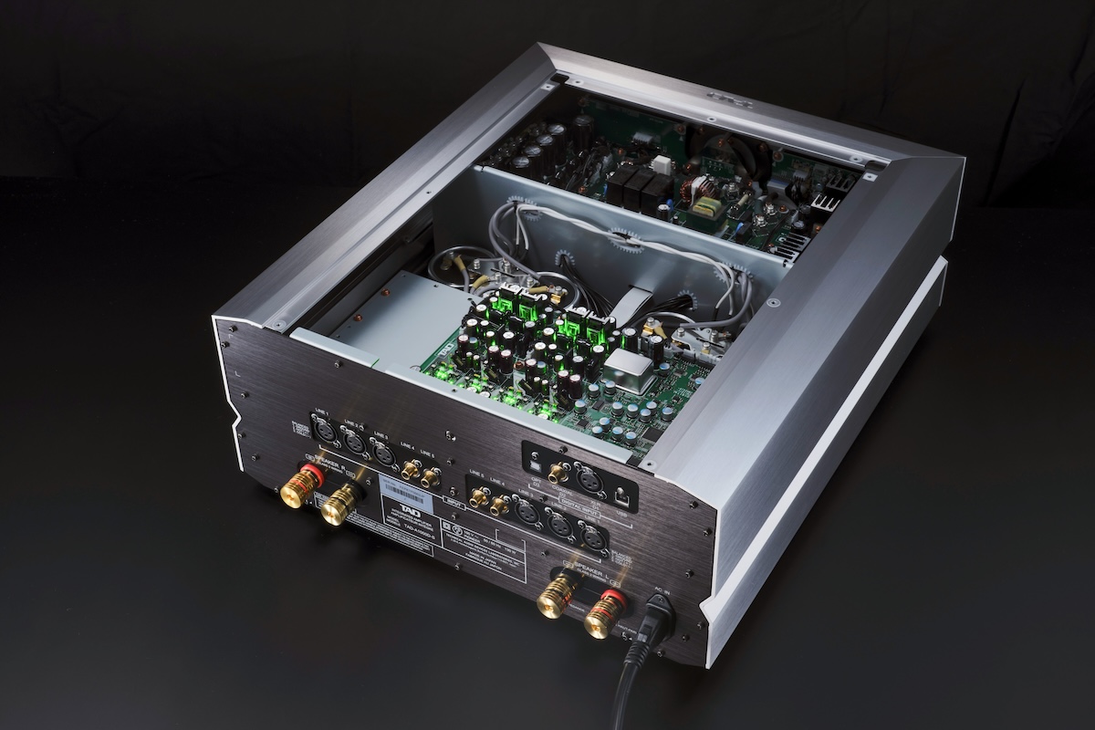 The TAD-A1000D with the lid open