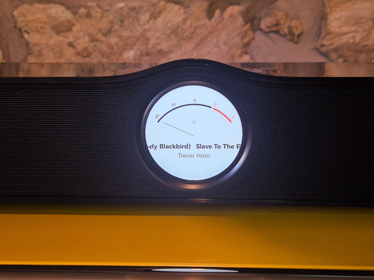 WiiM Bar display with VU meter